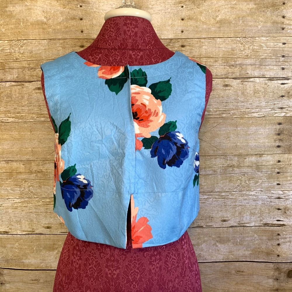 Renamed Blue Floral Tank Crop Top Sz M